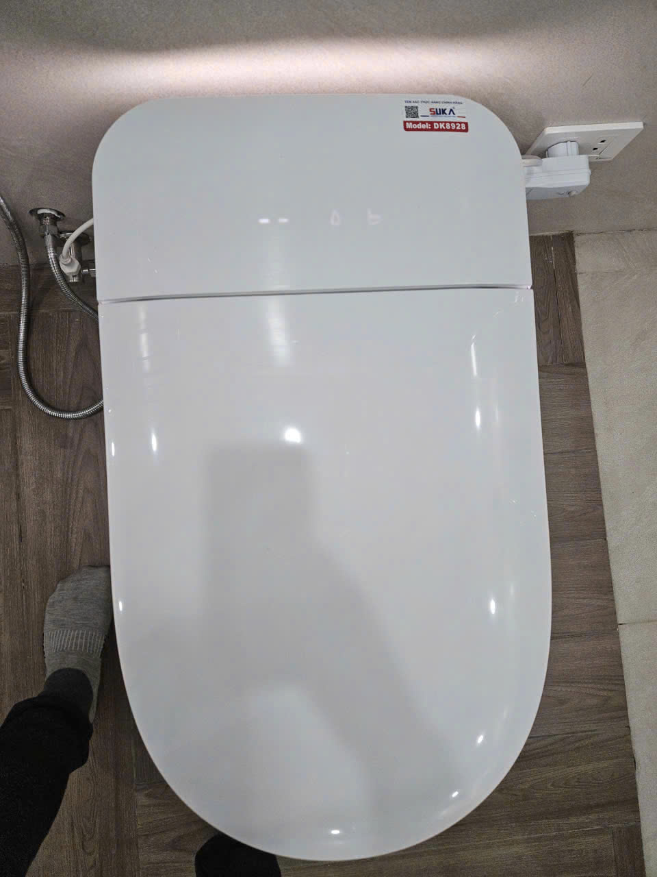 Bồn cầu điện tử, kèm nắp rửa điện tử - DK8928